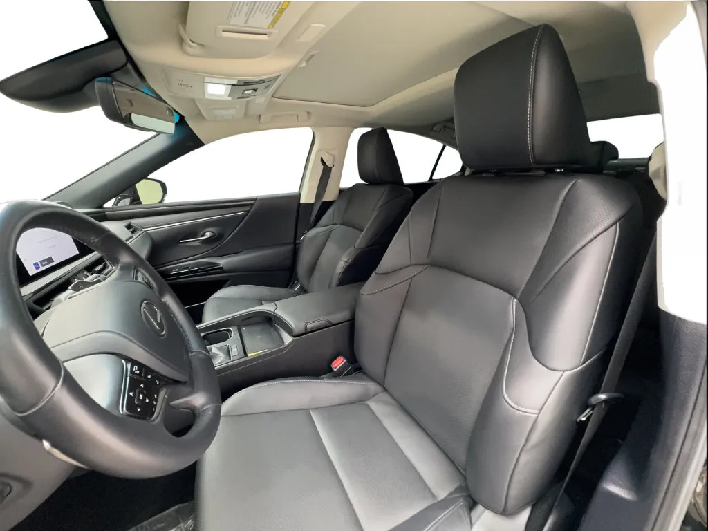 Lexus ES photo 20