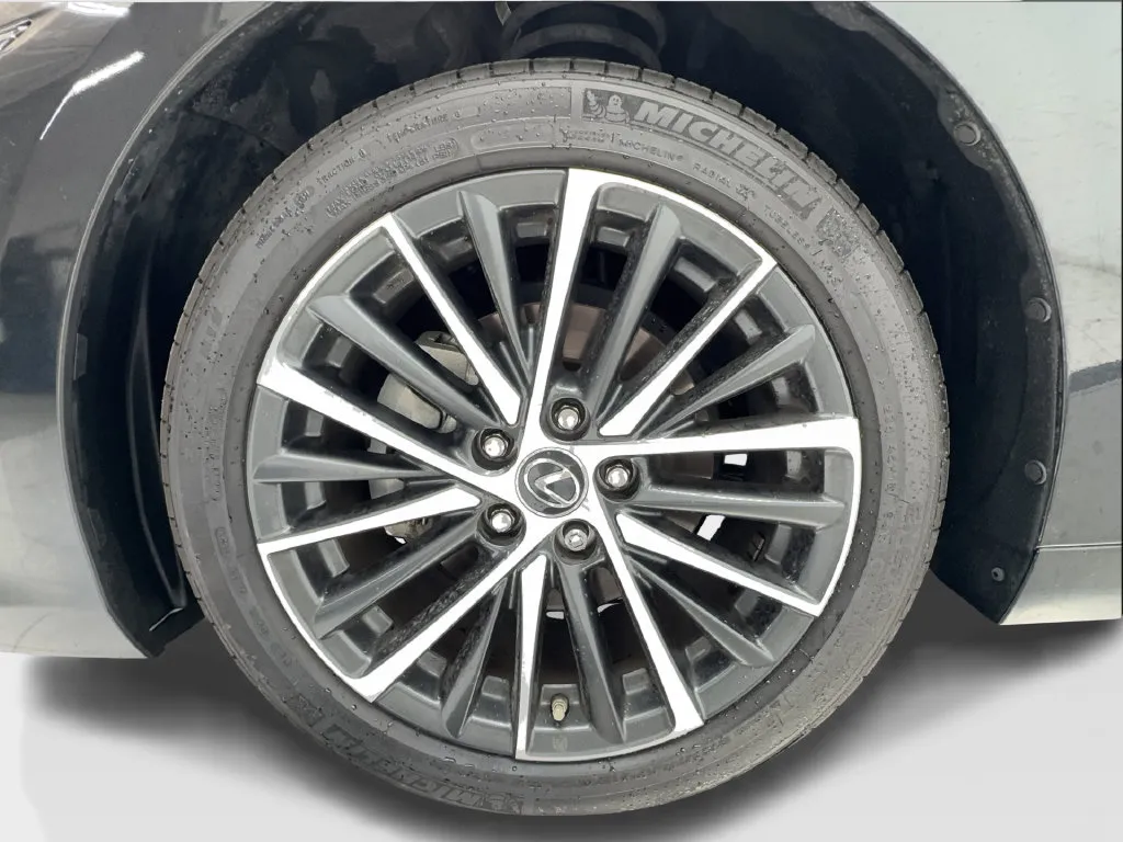 Lexus ES photo 15
