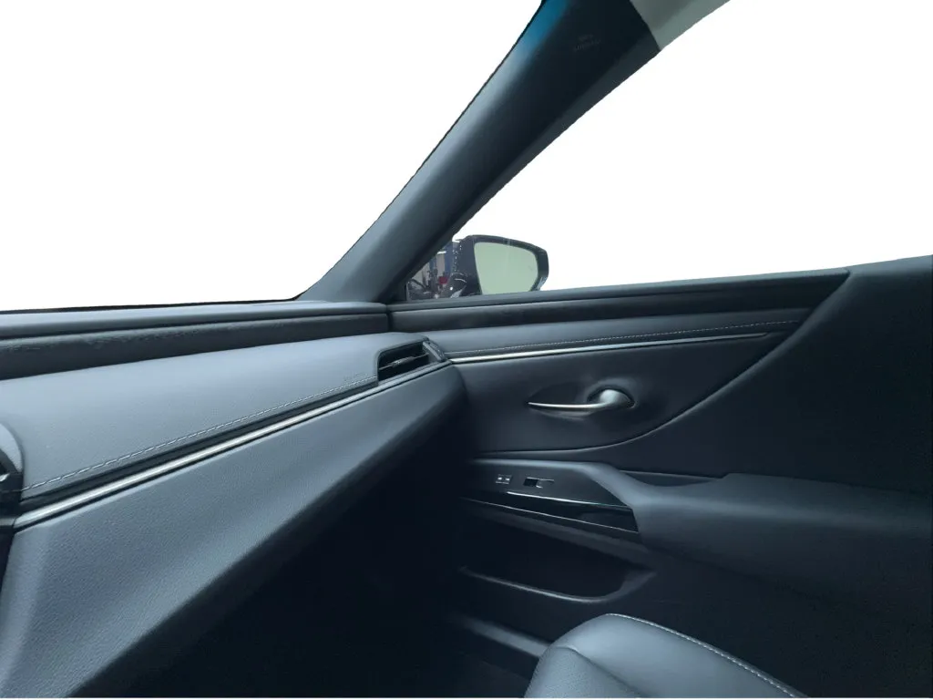 Lexus ES photo 43