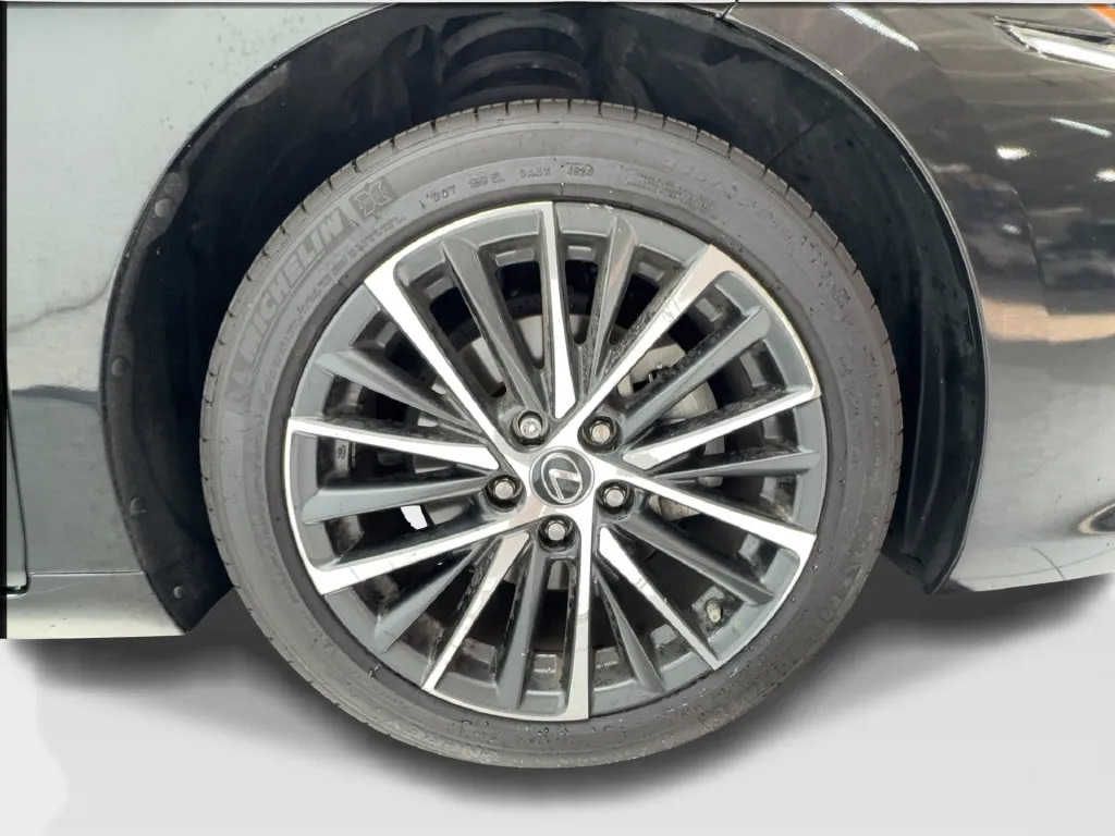 Lexus ES photo 19