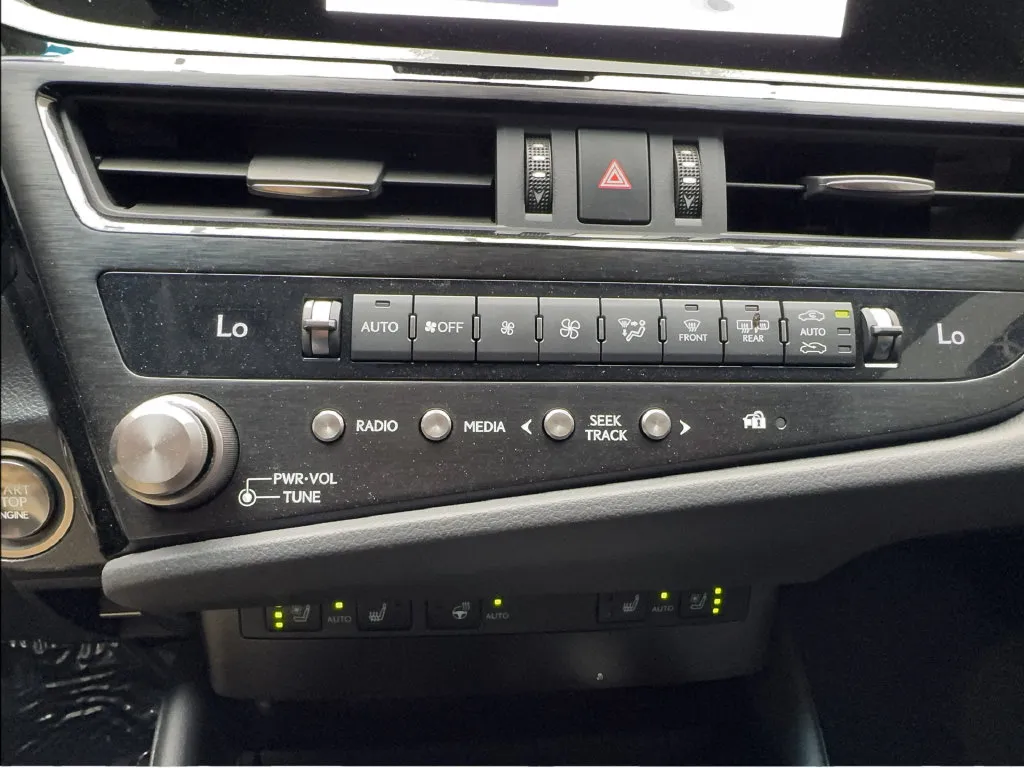 Lexus ES photo 49