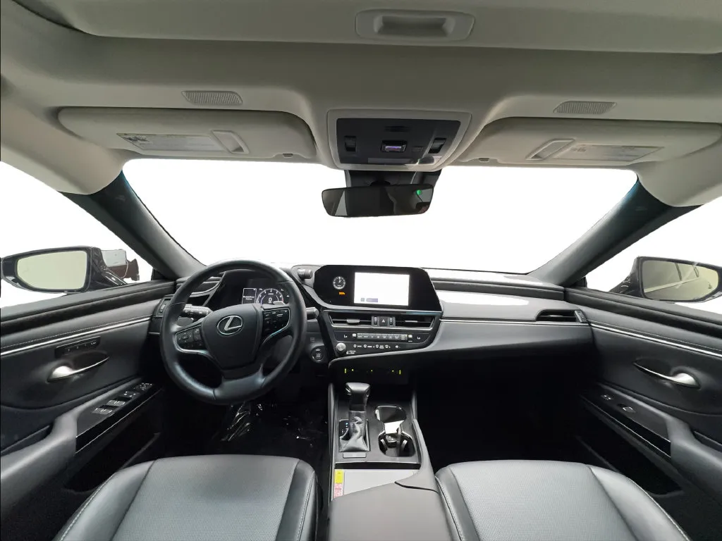 Lexus ES photo 40