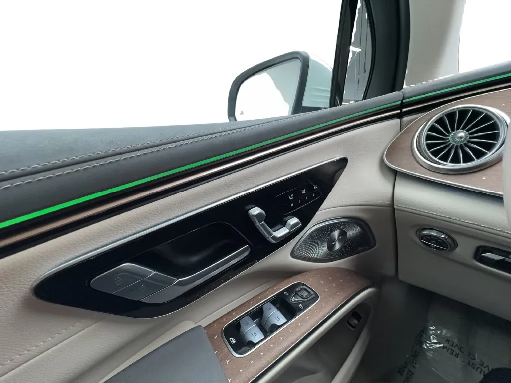 Mercedes-Benz EQS photo 49