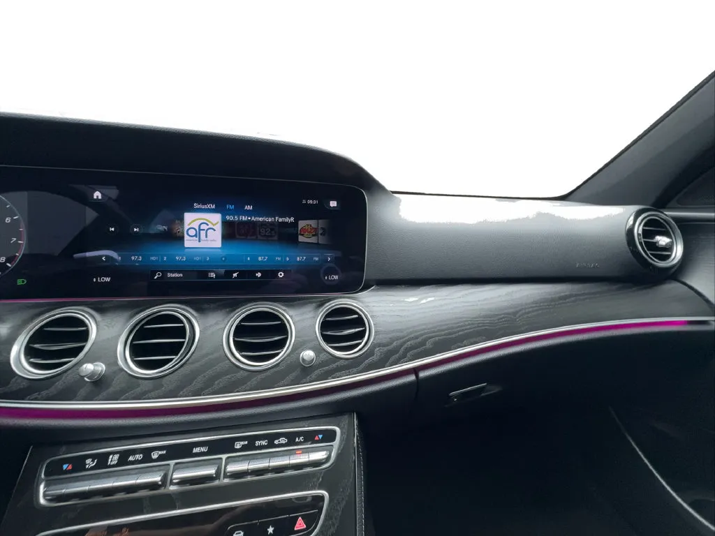 Mercedes-Benz E-Class photo 47