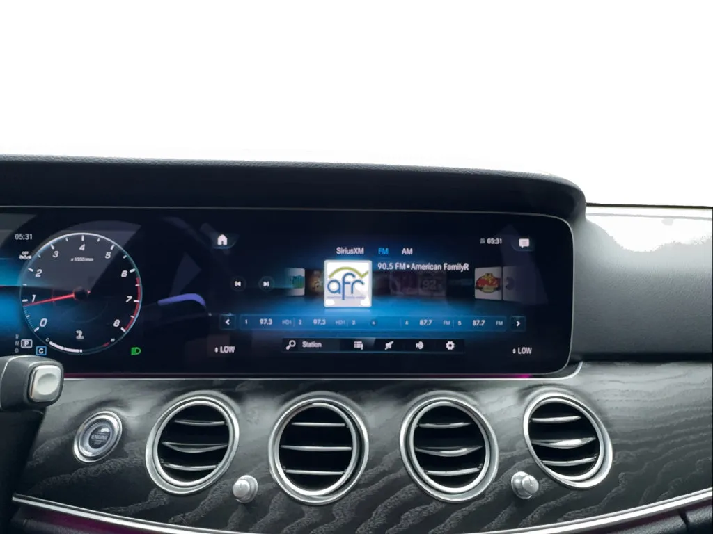Mercedes-Benz E-Class photo 53