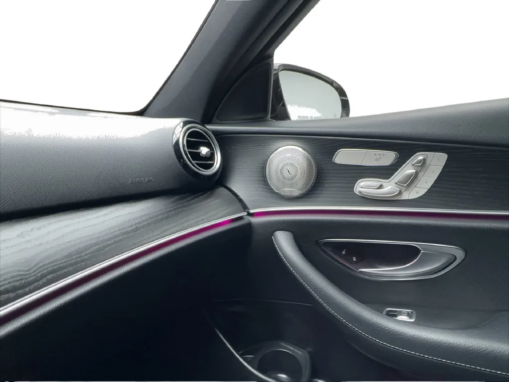Mercedes-Benz E-Class photo 48