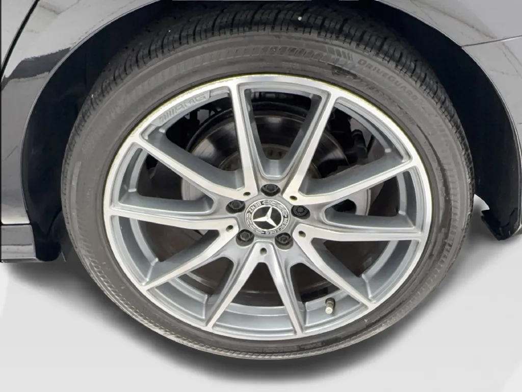 Mercedes-Benz E-Class photo 14