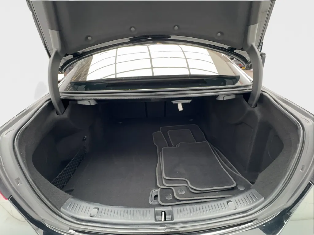 Mercedes-Benz E-Class photo 19