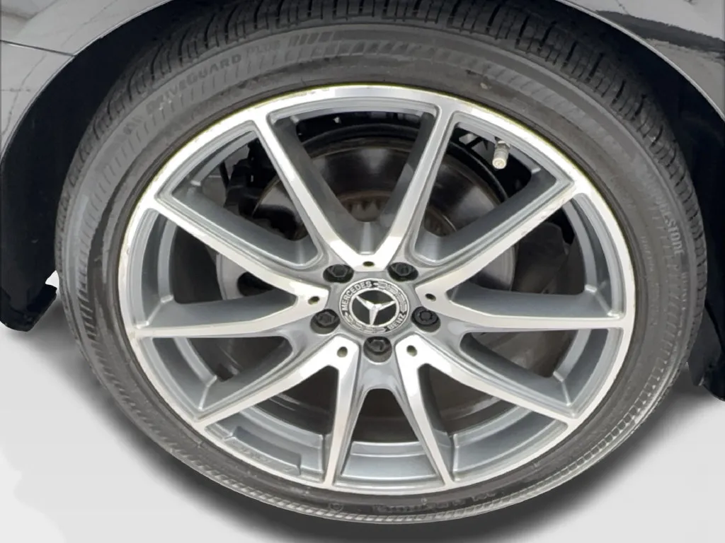 Mercedes-Benz E-Class photo 18