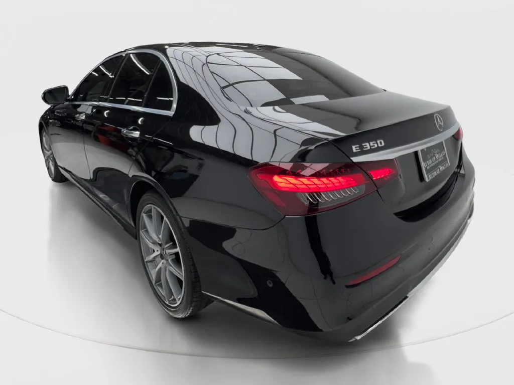 Mercedes-Benz E-Class photo 11