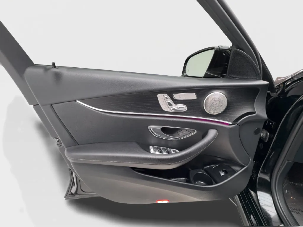 Mercedes-Benz E-Class photo 25