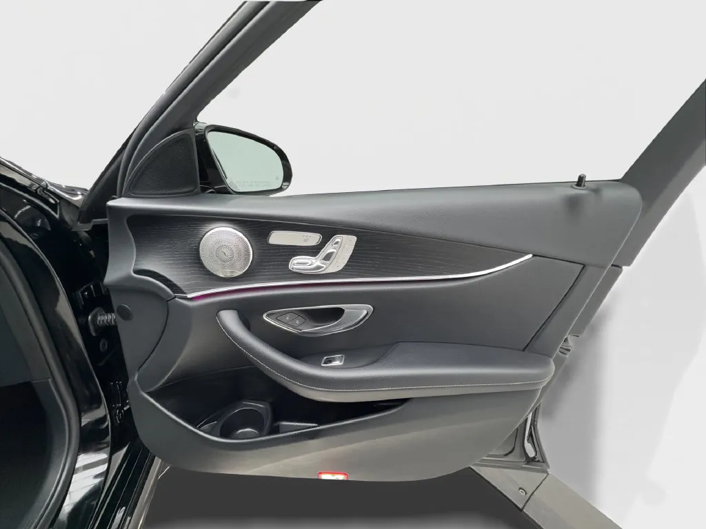 Mercedes-Benz E-Class photo 35
