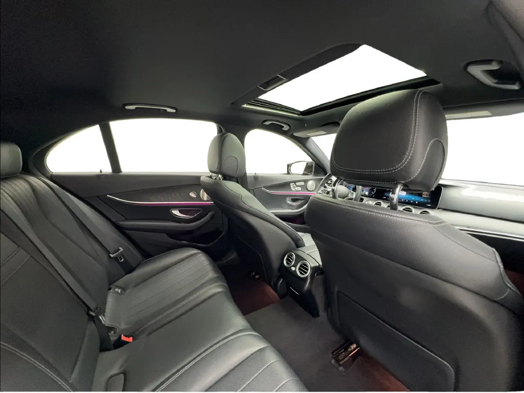 Mercedes-Benz E-Class photo 29