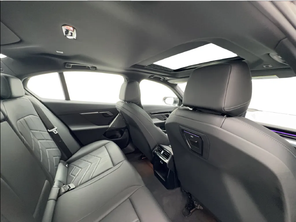 BMW 5 Series photo 29