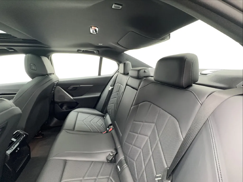 BMW 5 Series photo 27