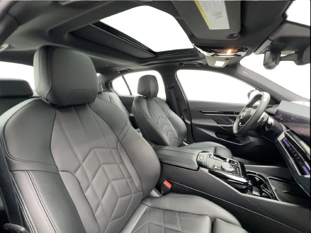 BMW 5 Series photo 33