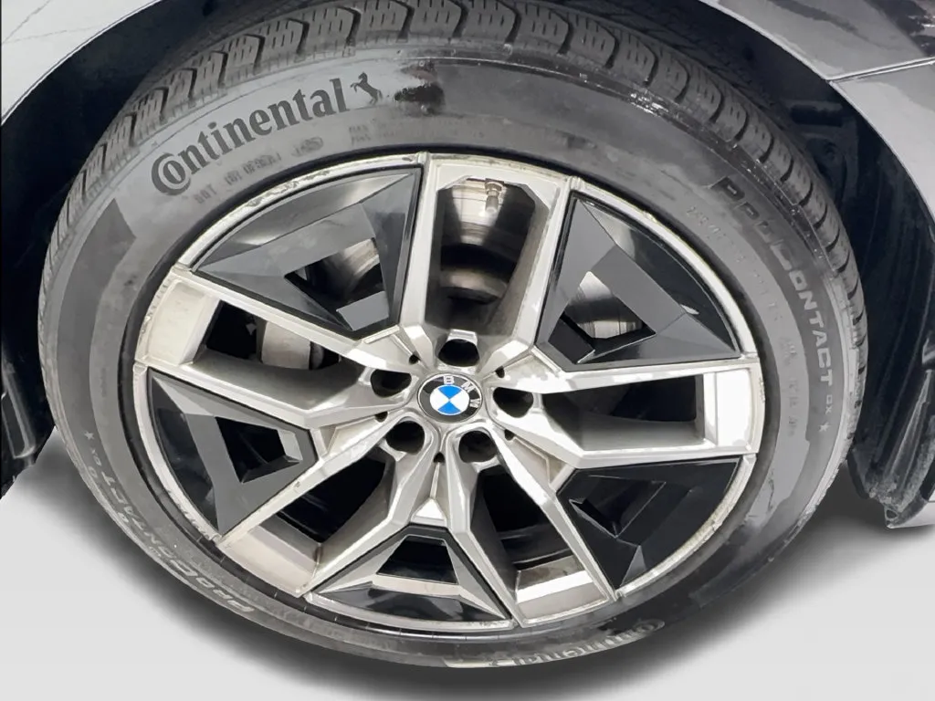 BMW 5 Series photo 16