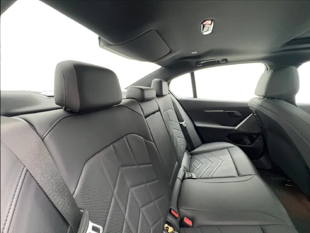 BMW 5 Series photo 30