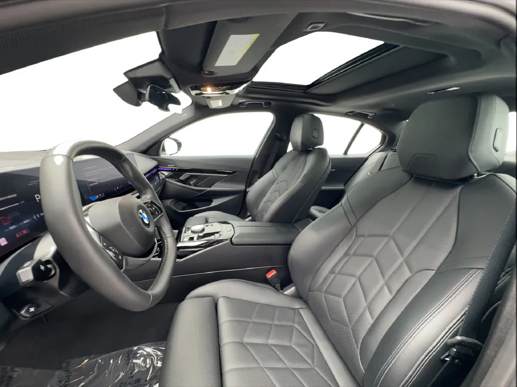 BMW 5 Series photo 21