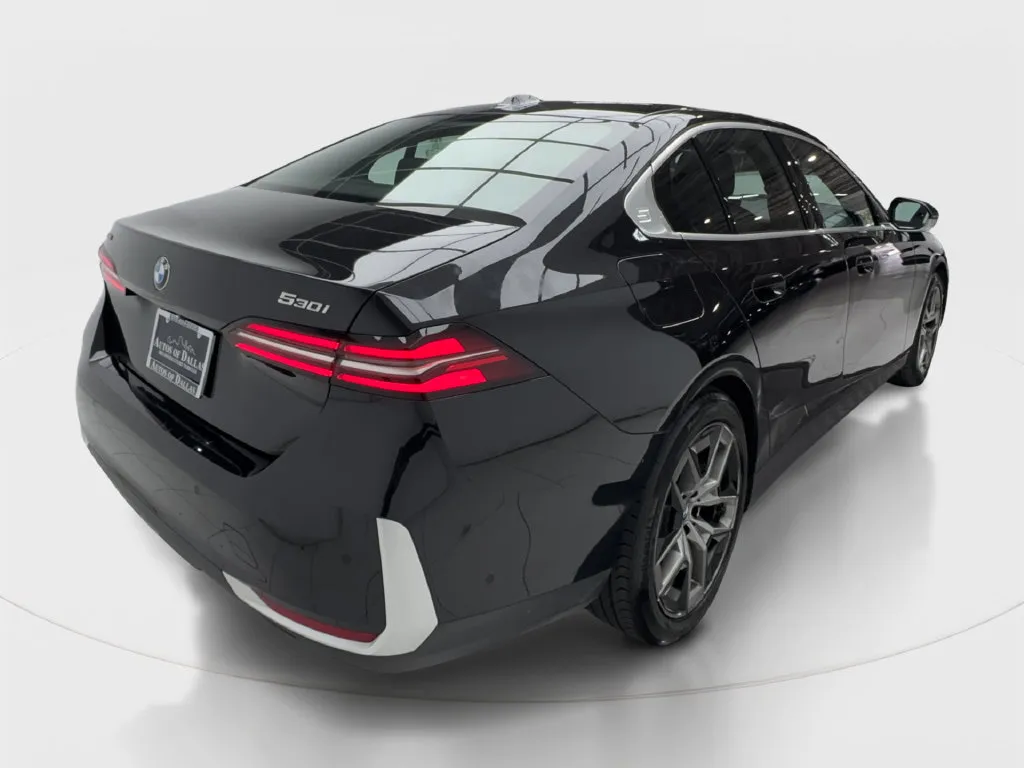 BMW 5 Series photo 8