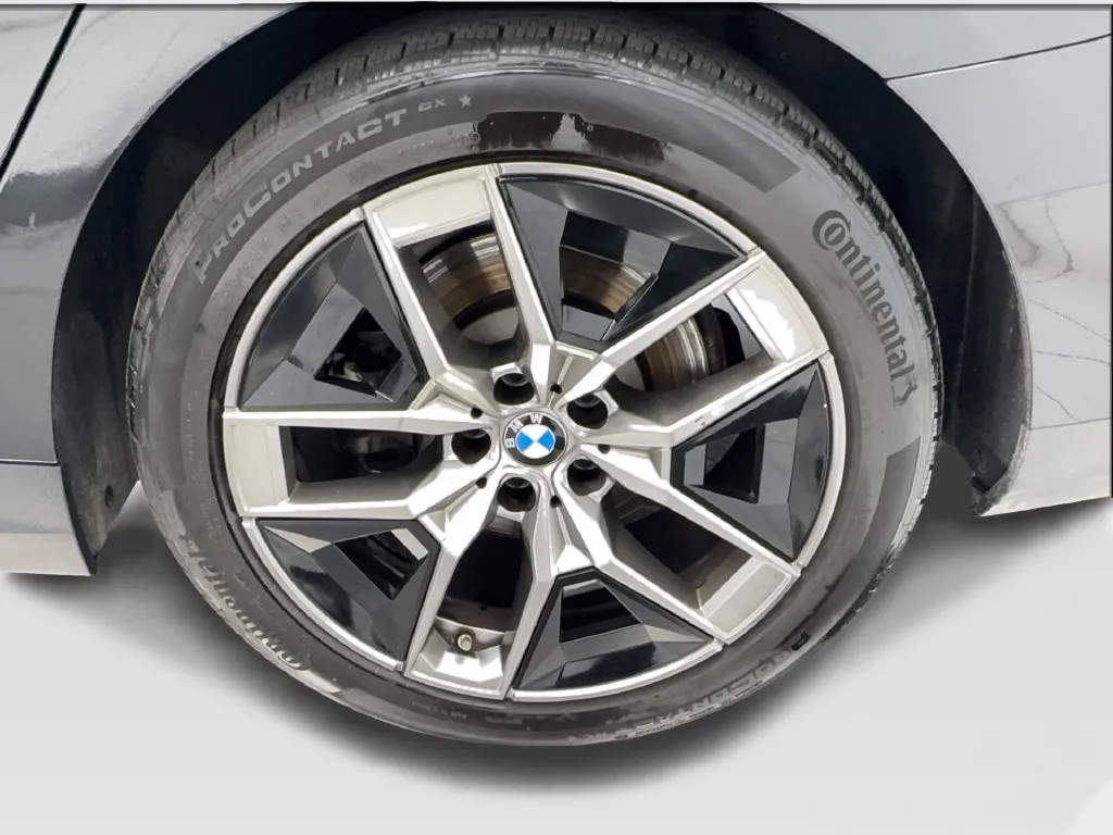 BMW 5 Series photo 14