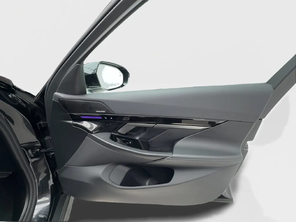 BMW 5 Series photo 36