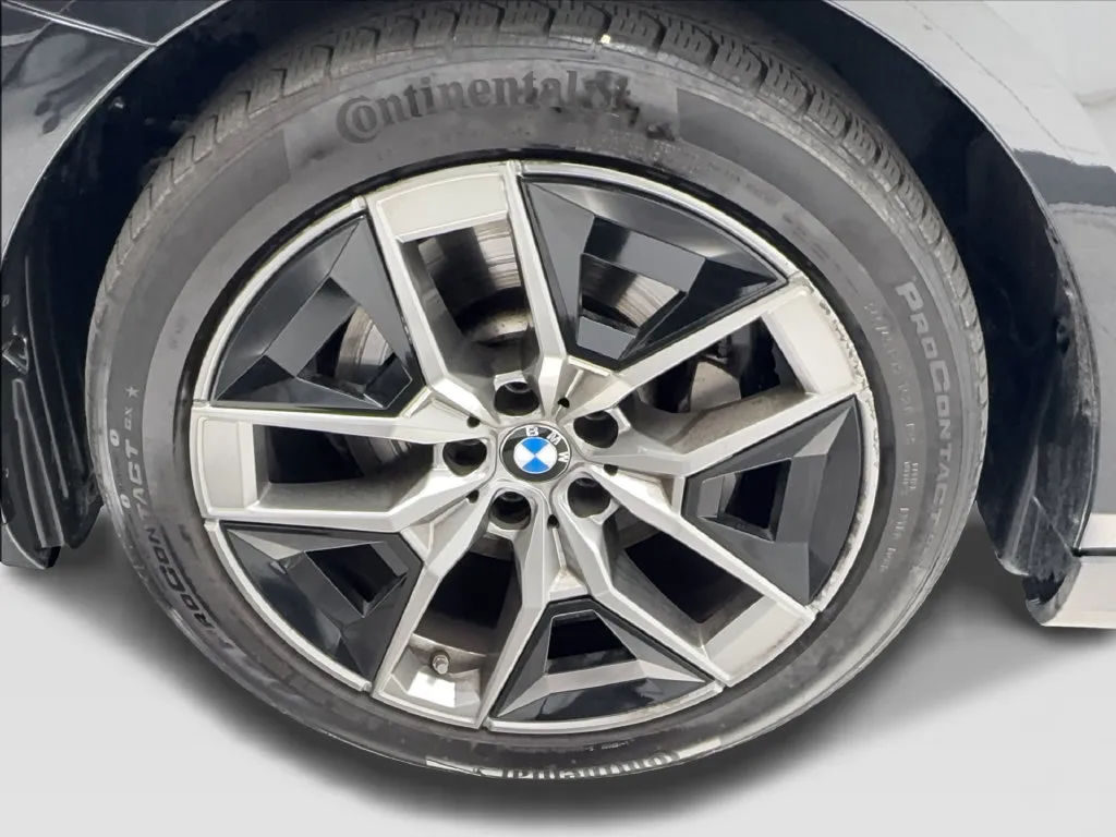 BMW 5 Series photo 15