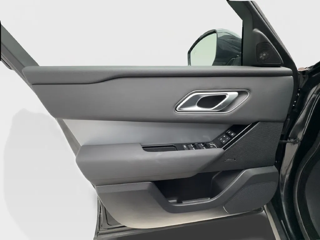 Land Rover Range Rover Velar photo 26