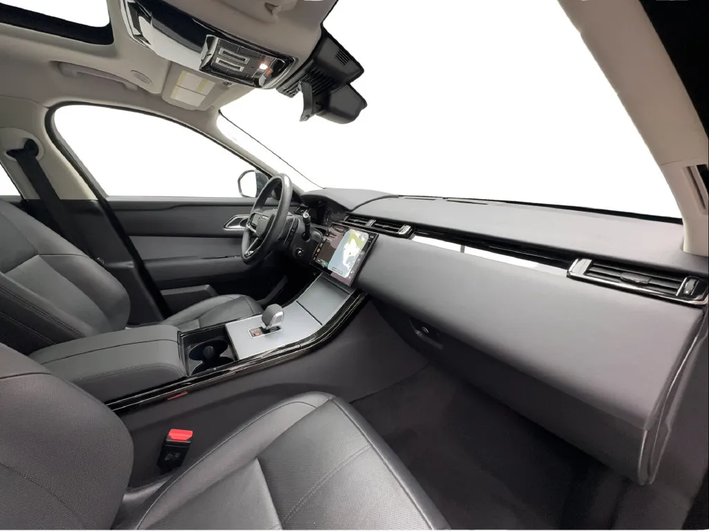 Land Rover Range Rover Velar photo 36