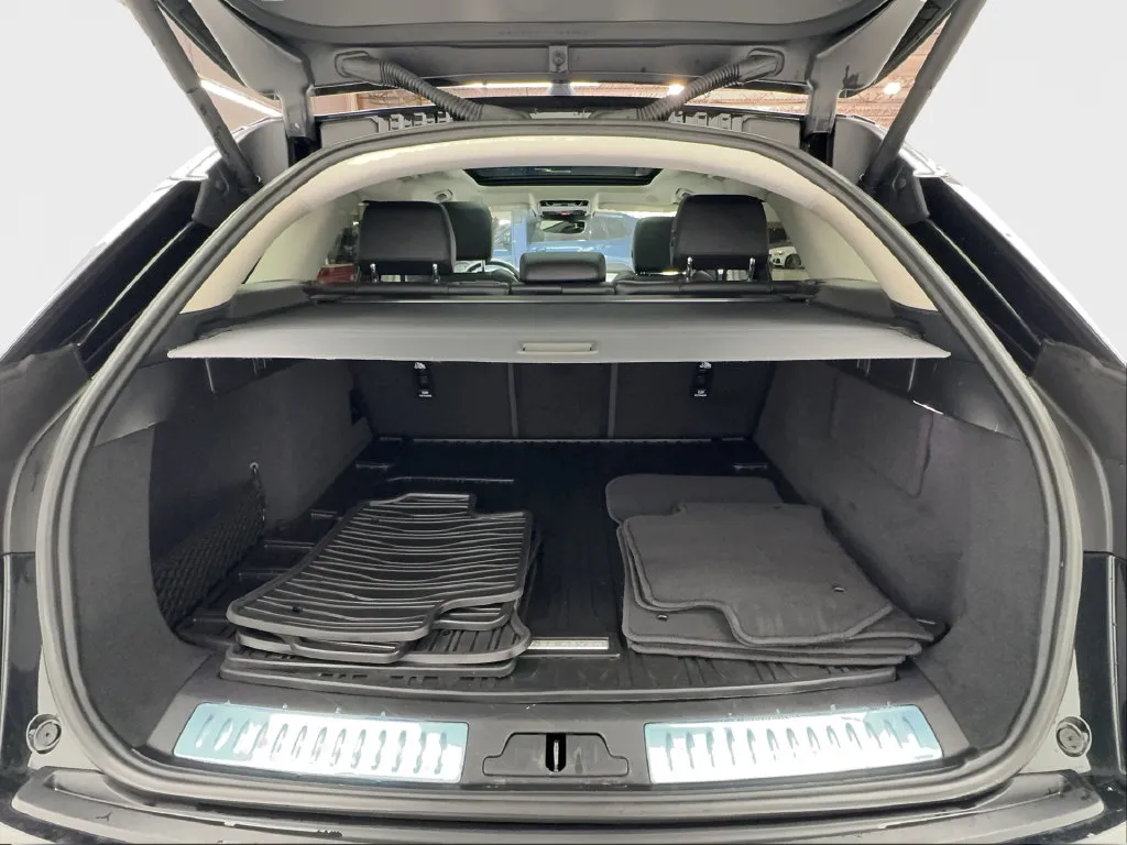 Land Rover Range Rover Velar photo 19