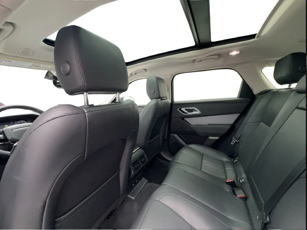 Land Rover Range Rover Velar photo 27