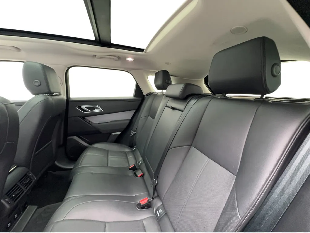 Land Rover Range Rover Velar photo 28