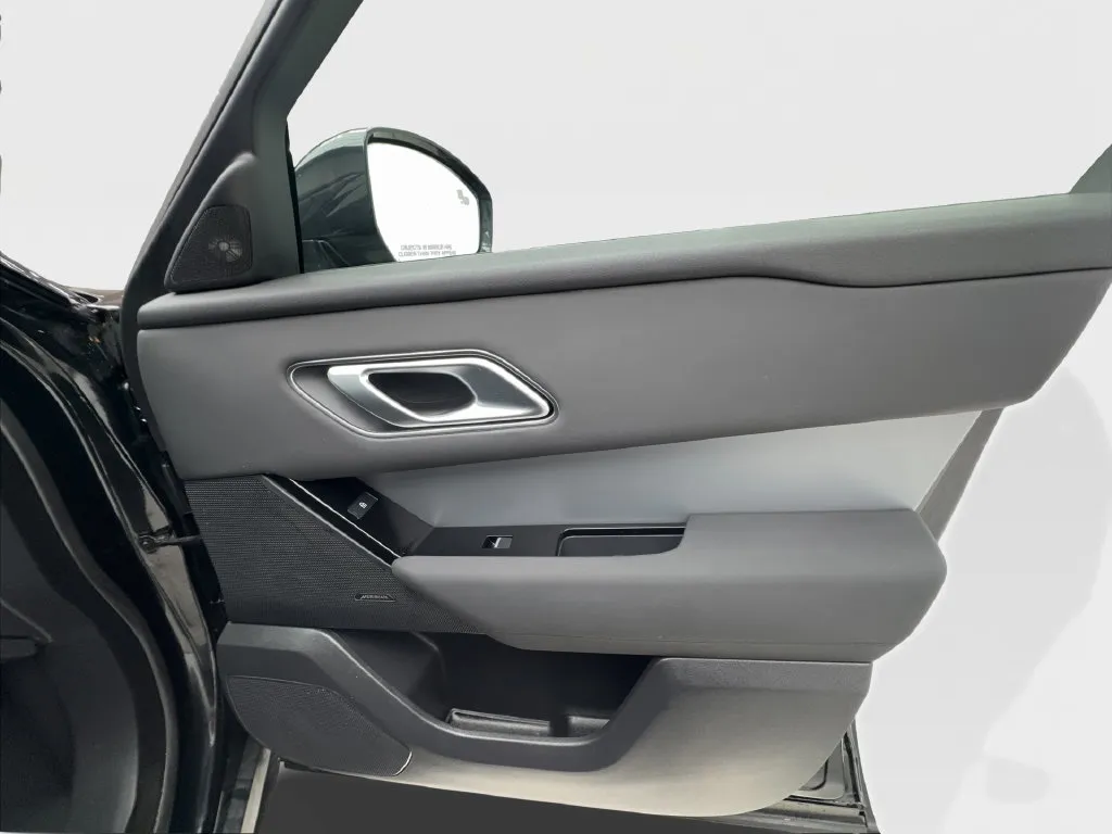 Land Rover Range Rover Velar photo 37