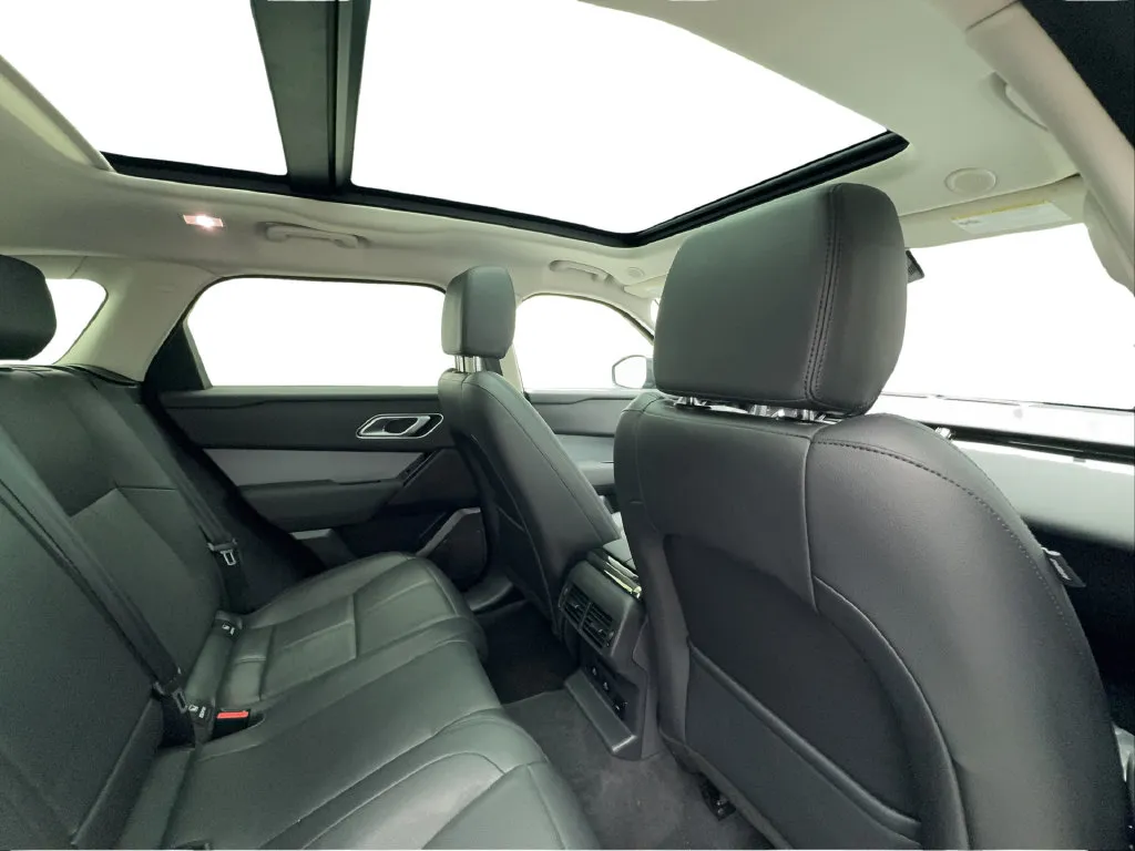 Land Rover Range Rover Velar photo 30