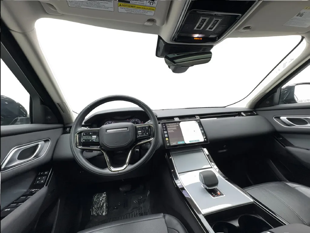 Land Rover Range Rover Velar photo 39