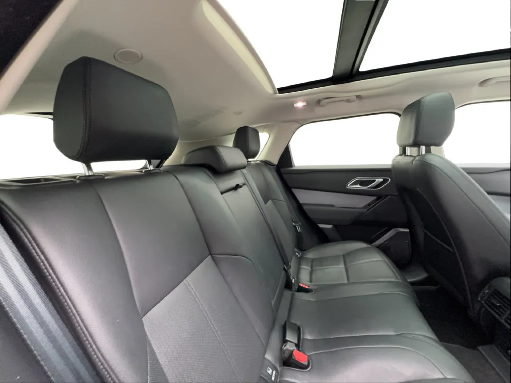 Land Rover Range Rover Velar photo 32