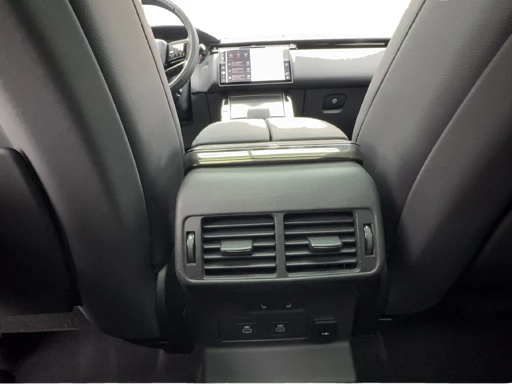 Land Rover Range Rover Velar photo 43