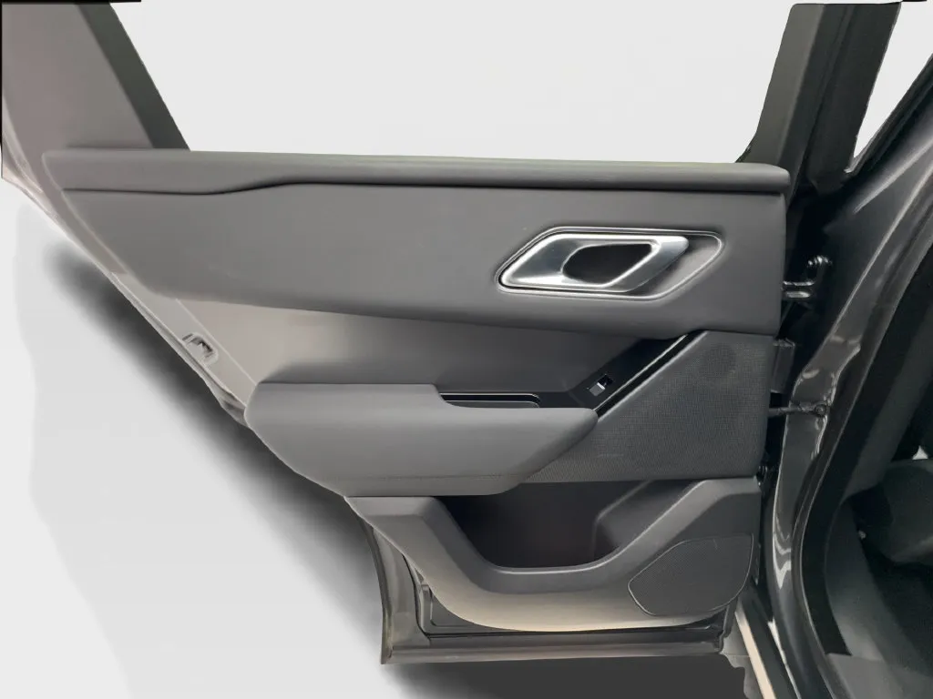 Land Rover Range Rover Velar photo 29