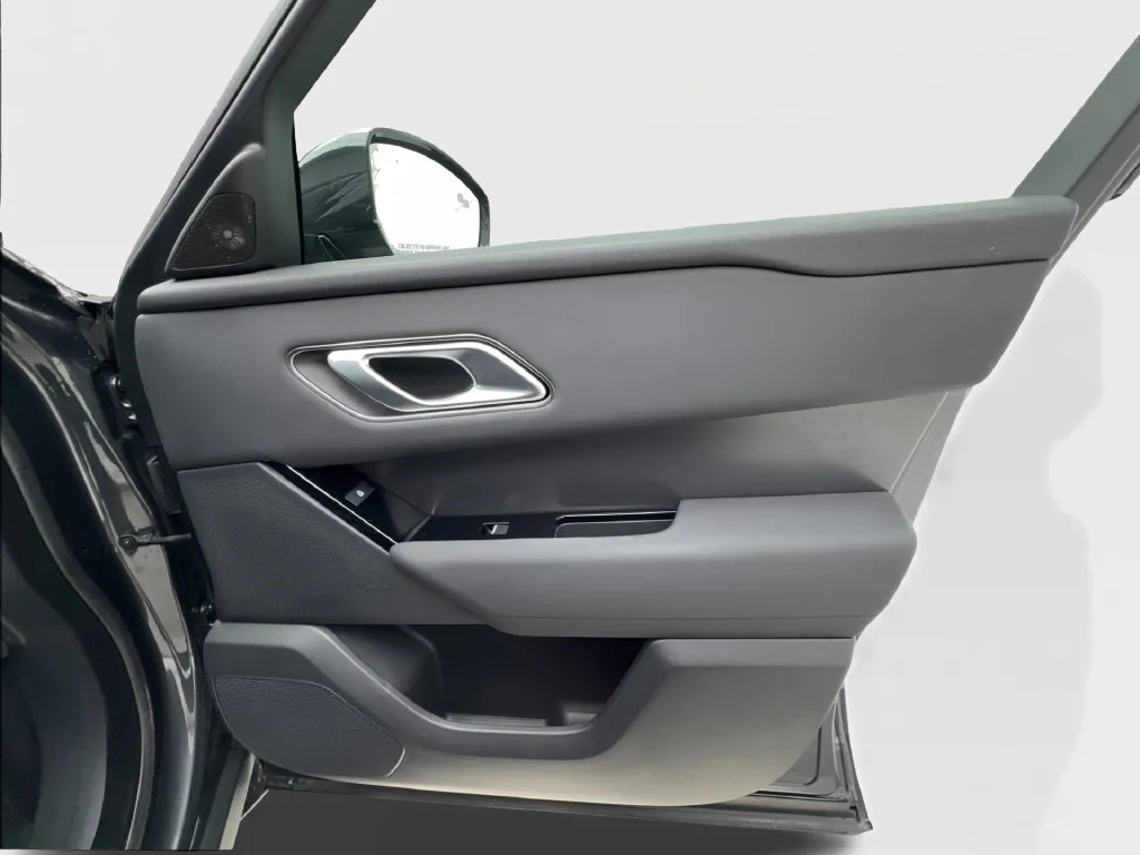 Land Rover Range Rover Velar photo 37