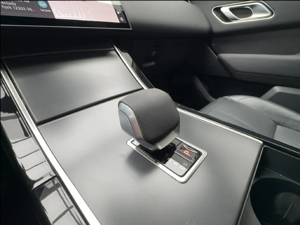 Land Rover Range Rover Velar photo 52