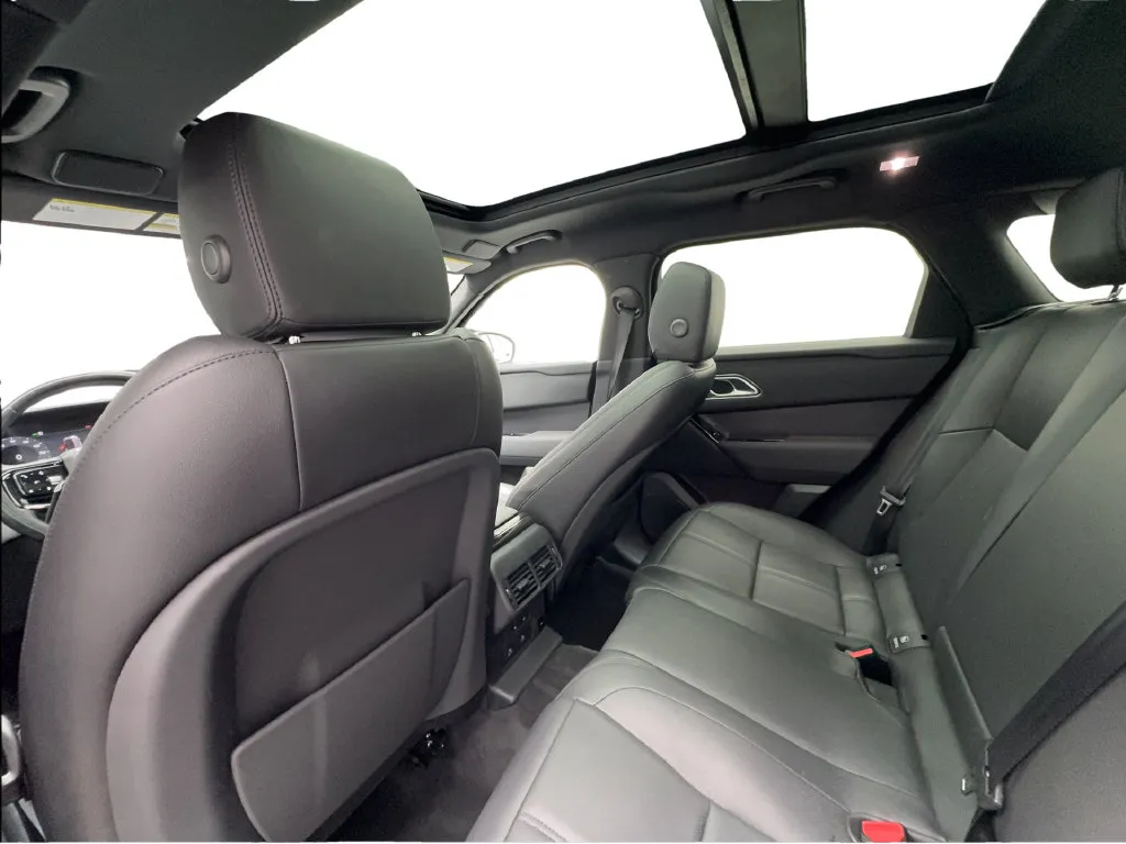 Land Rover Range Rover Velar photo 27