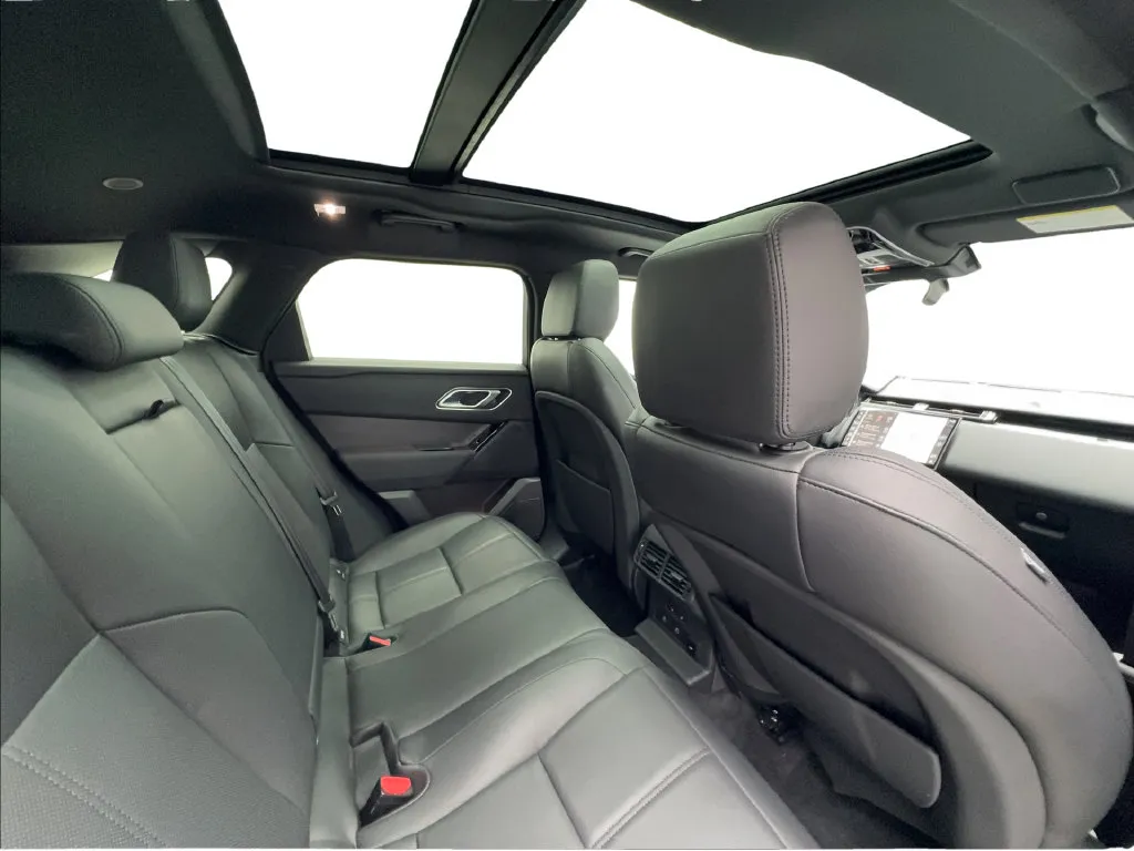 Land Rover Range Rover Velar photo 30