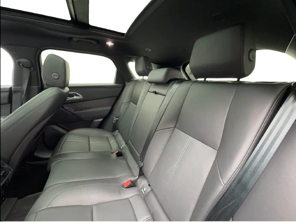 Land Rover Range Rover Velar photo 28