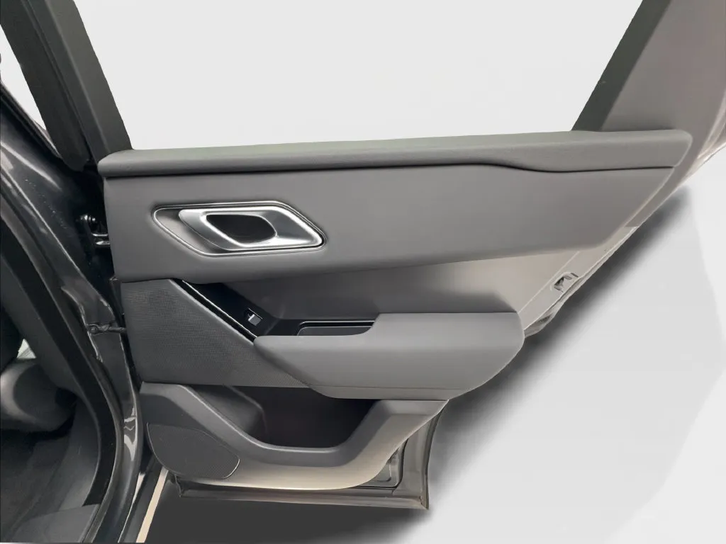 Land Rover Range Rover Velar photo 33