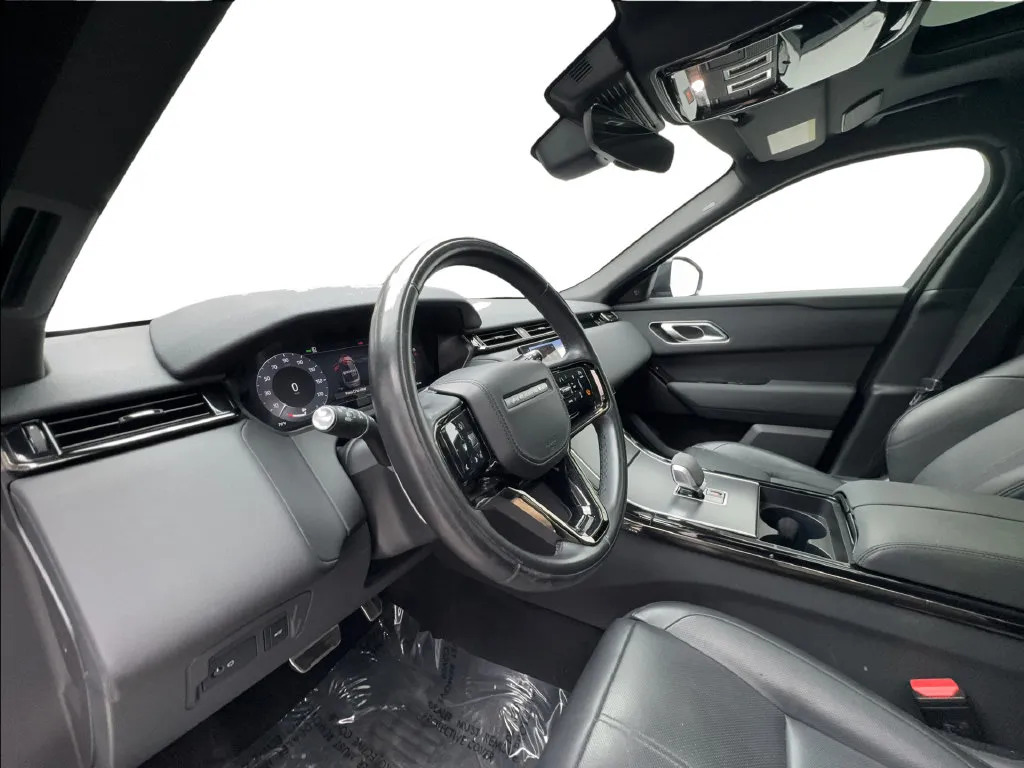 Land Rover Range Rover Velar photo 23