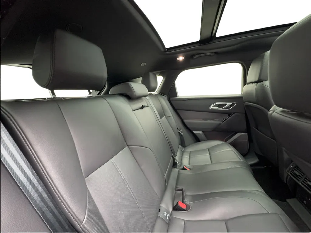 Land Rover Range Rover Velar photo 32