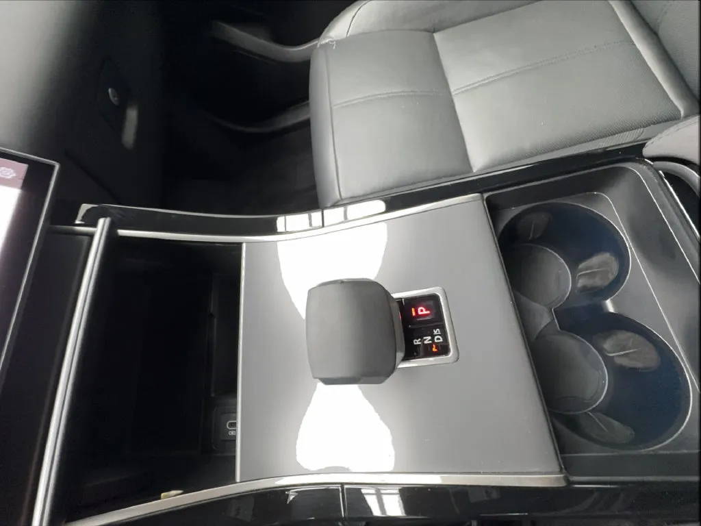 Land Rover Range Rover Velar photo 53