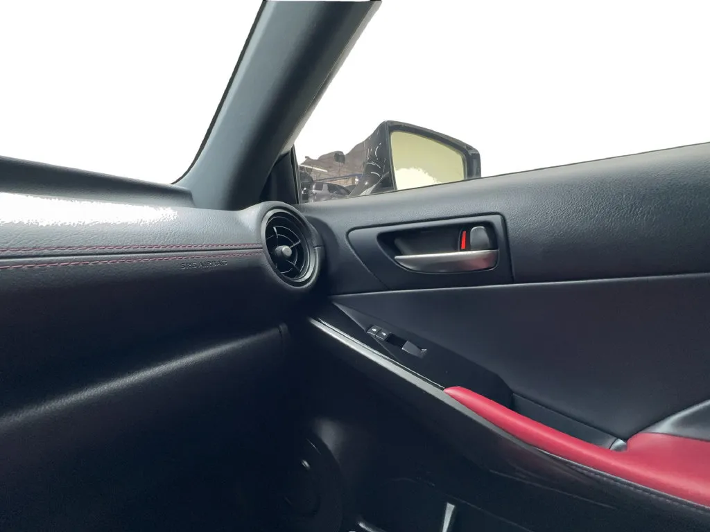 Lexus IS photo 49