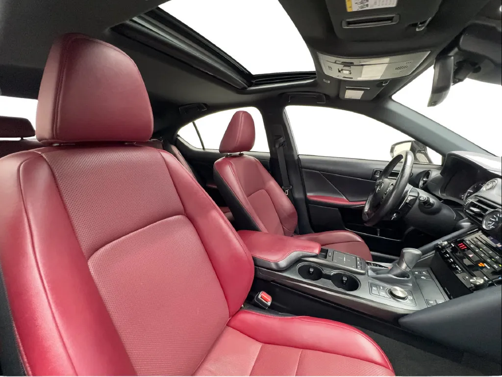 Lexus IS photo 34