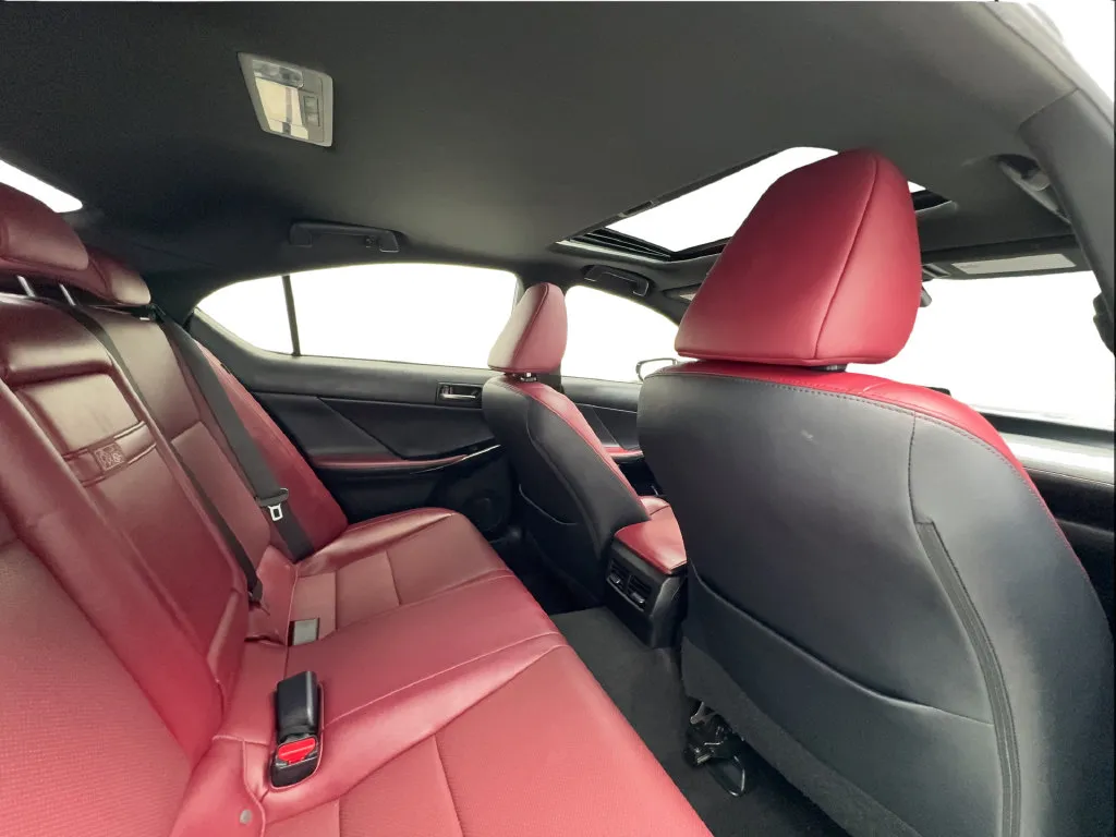 Lexus IS photo 30